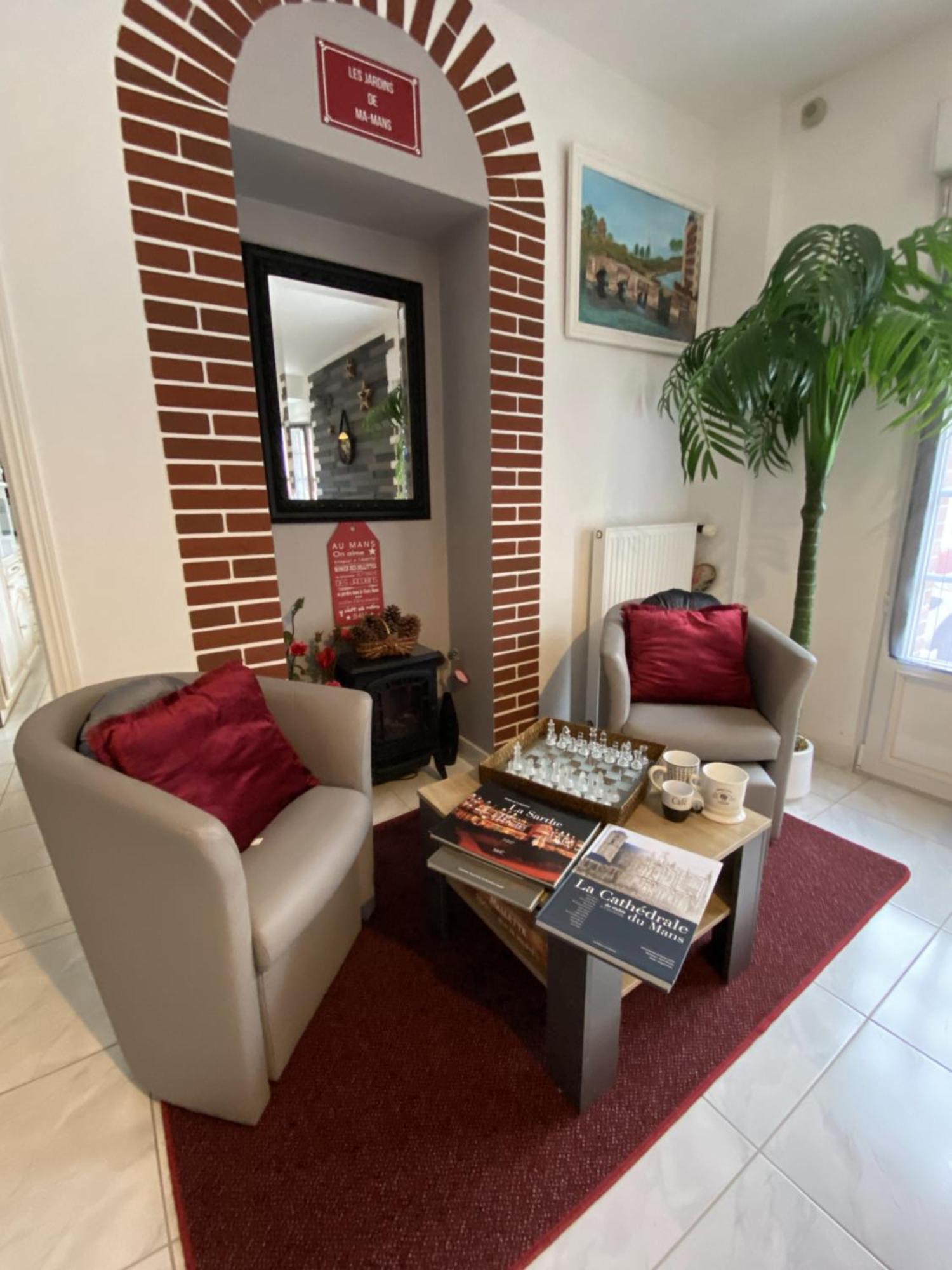 Les Jardins De Ma-mans: With Private Parking