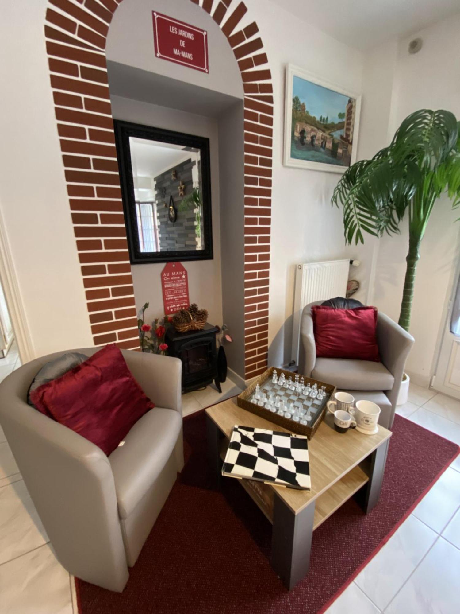 Les Jardins De Ma-mans: With Private Parking Apartment Le Mans