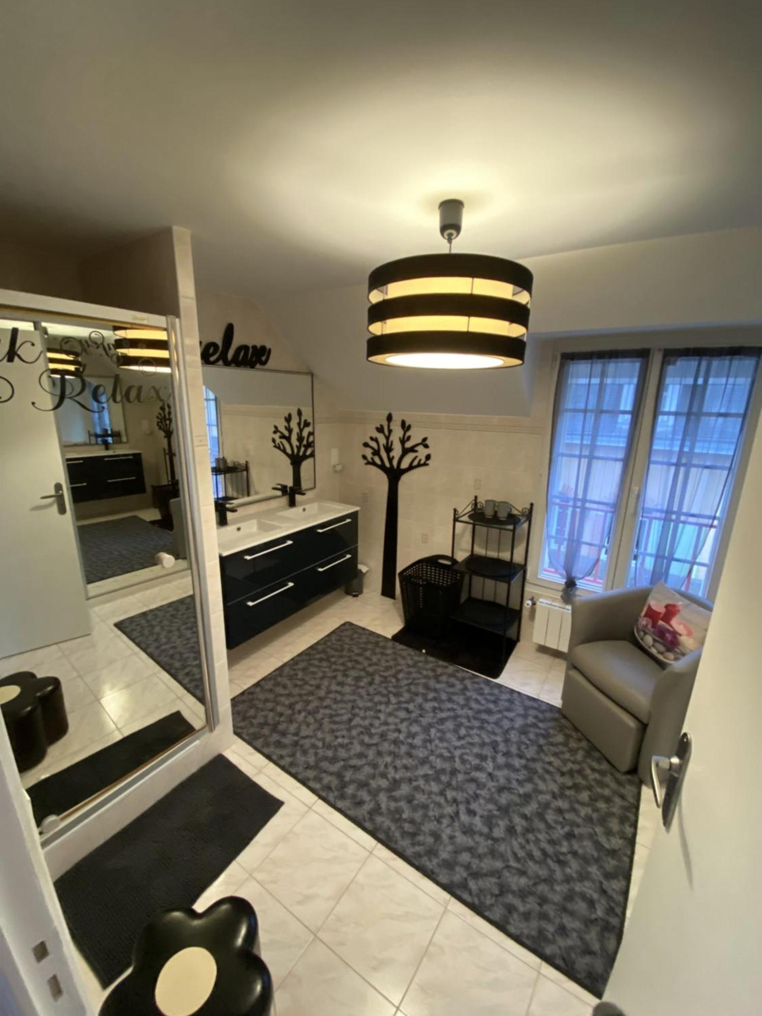 Les Jardins De Ma-mans: With Private Parking * Le Mans