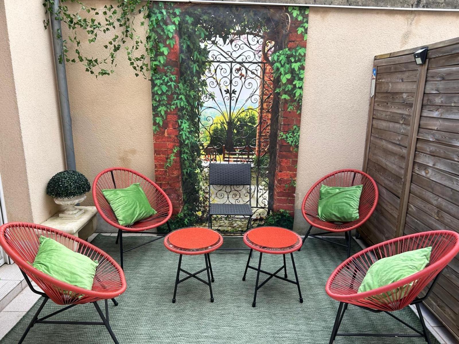 Les Jardins De Ma-mans: With Private Parking